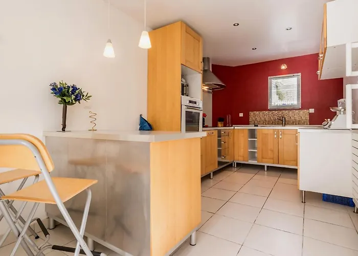 à Guérande: 3 Ch., Jardin Clos, Proche Plages Et Commerces, Parking Privé, Wifi Inclus - Fr-1-306-1259 *